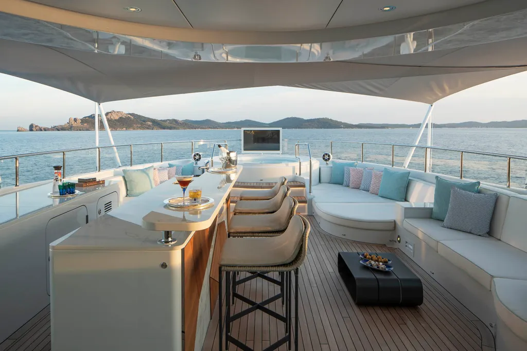 Arkadia Heesen - Main Salon