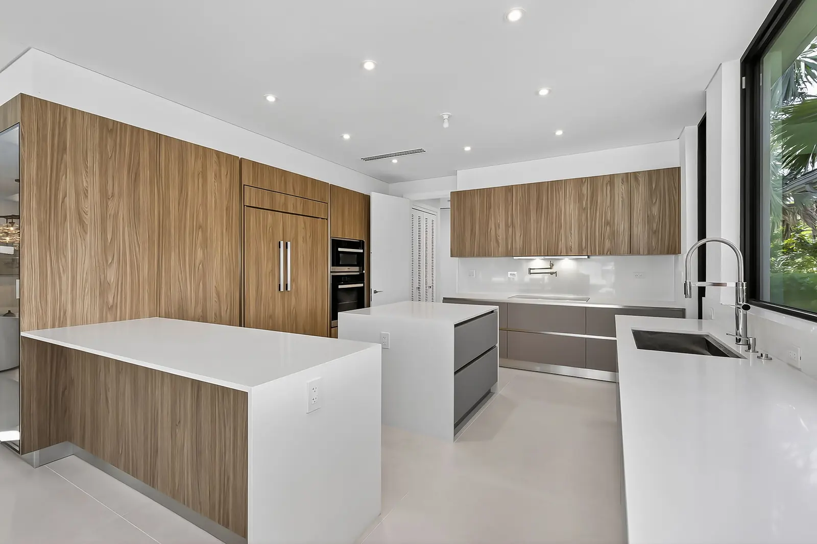 Modern wood and quartz kitchen in Fort Lauderdale