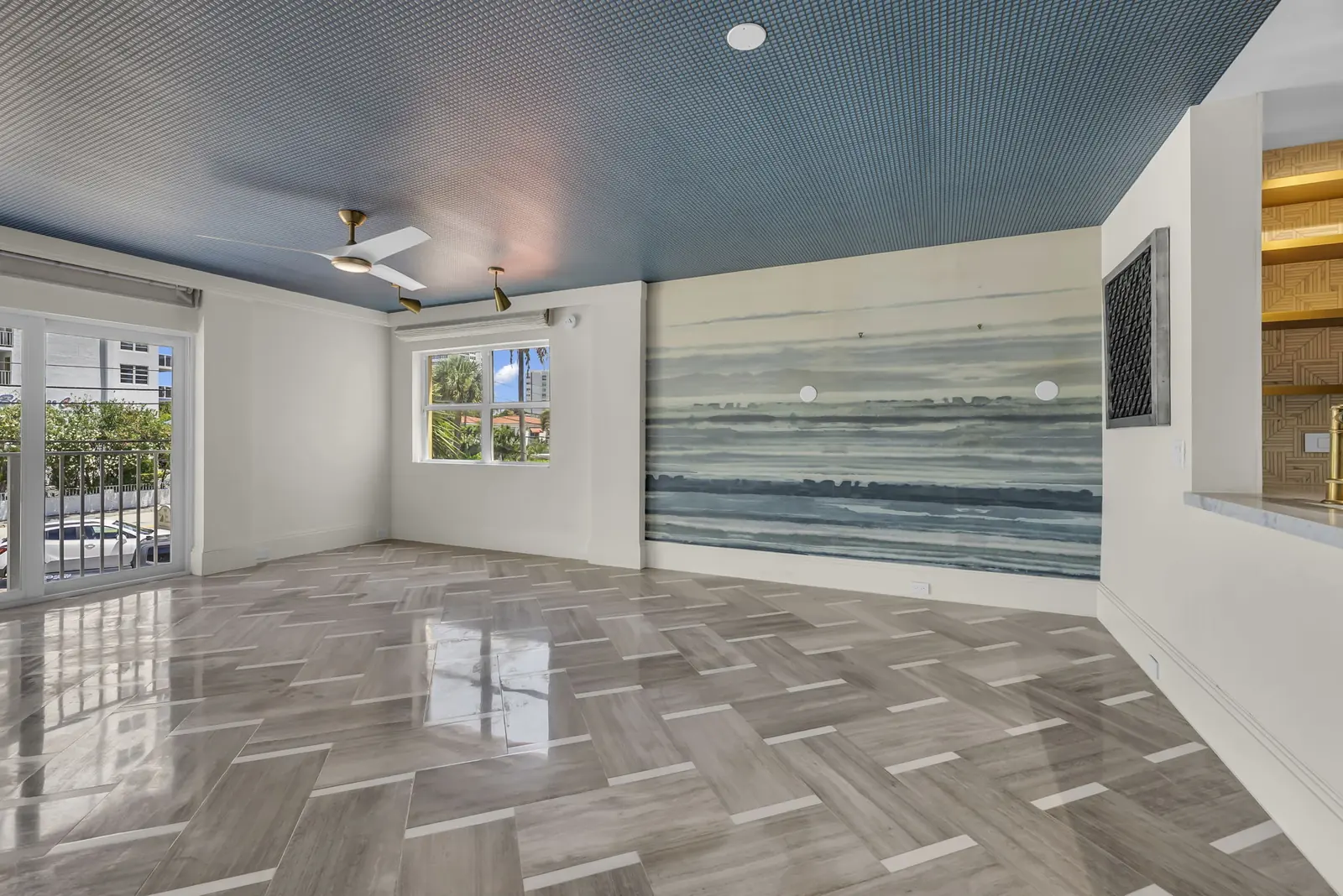 The same Fort Lauderdale room photographed empty before staging