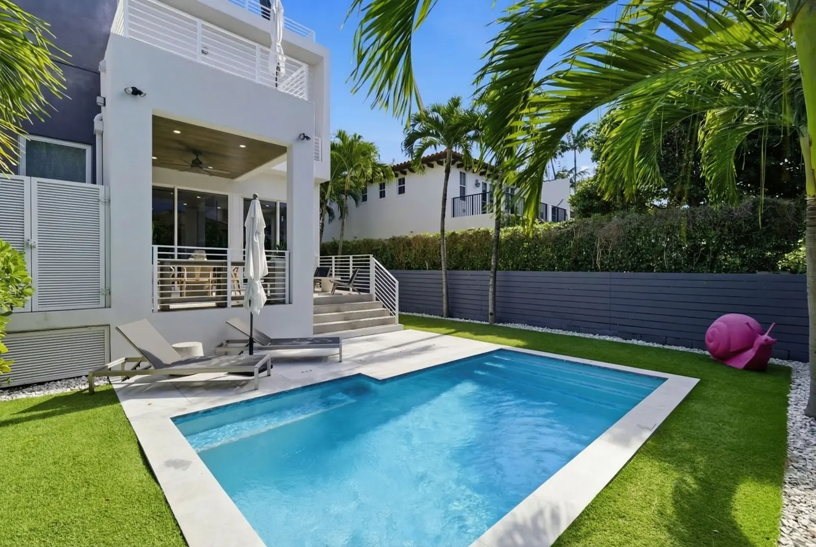 Pool and modern home in Key Biscayne