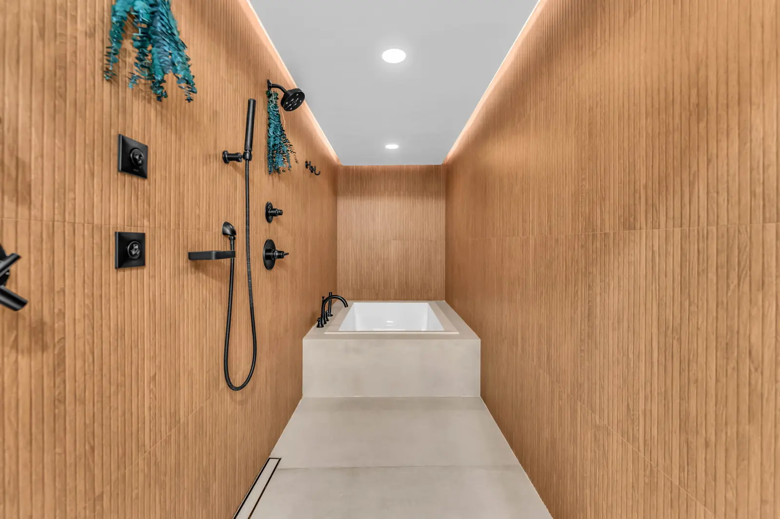 Wood-slat spa shower and tub in Miami