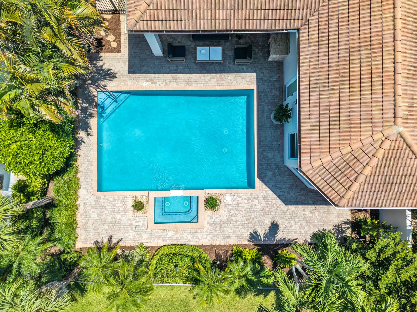 Top-down drone photo of a pool and tile roof in Palm Beach Gardens